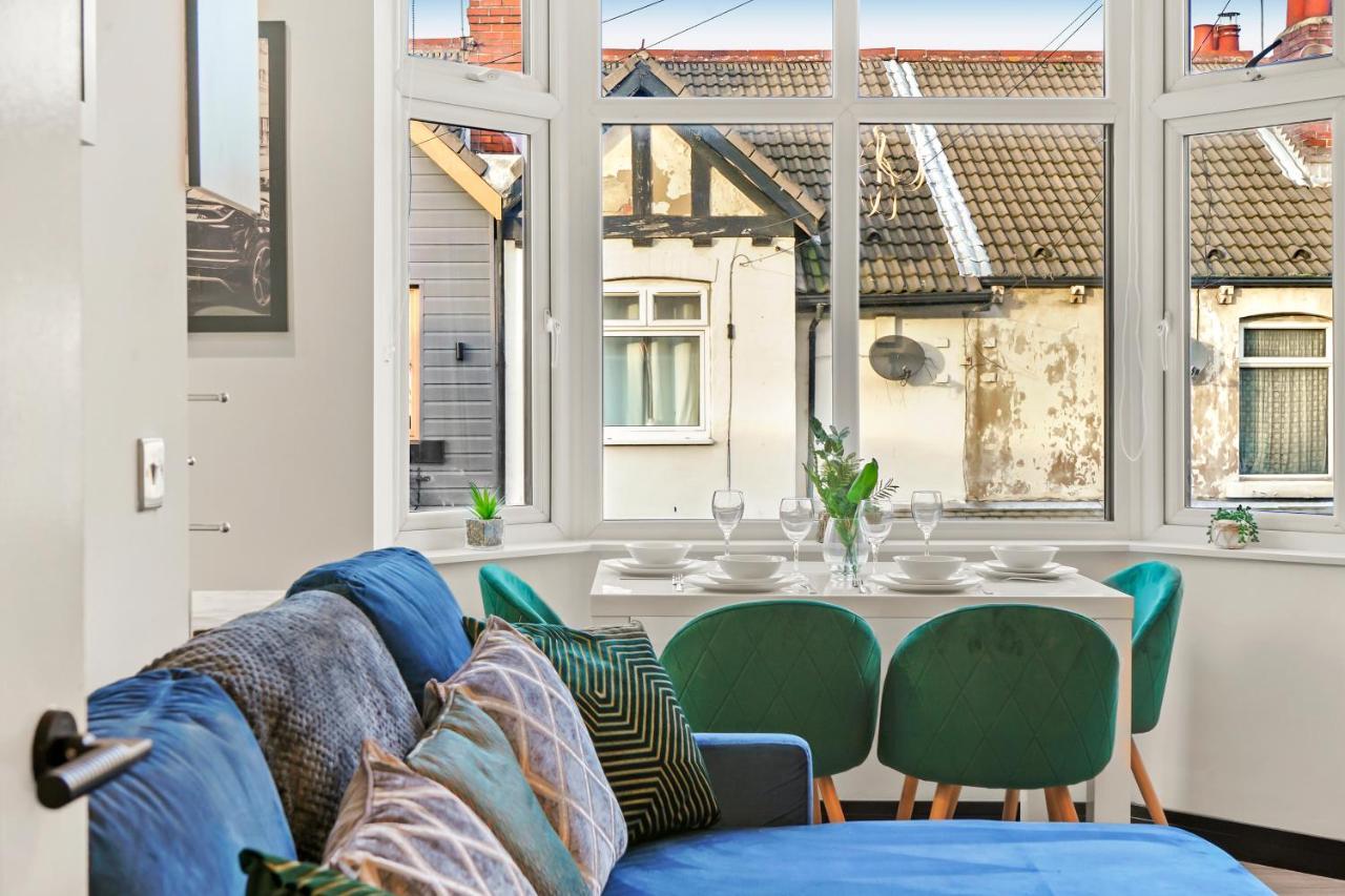 Stylish Yorkshire Gem - Sleeps 4 - Great Location Leilighet Castleford Eksteriør bilde